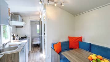 Mobile Home, 1 Double Bed | Private kitchen | High chair