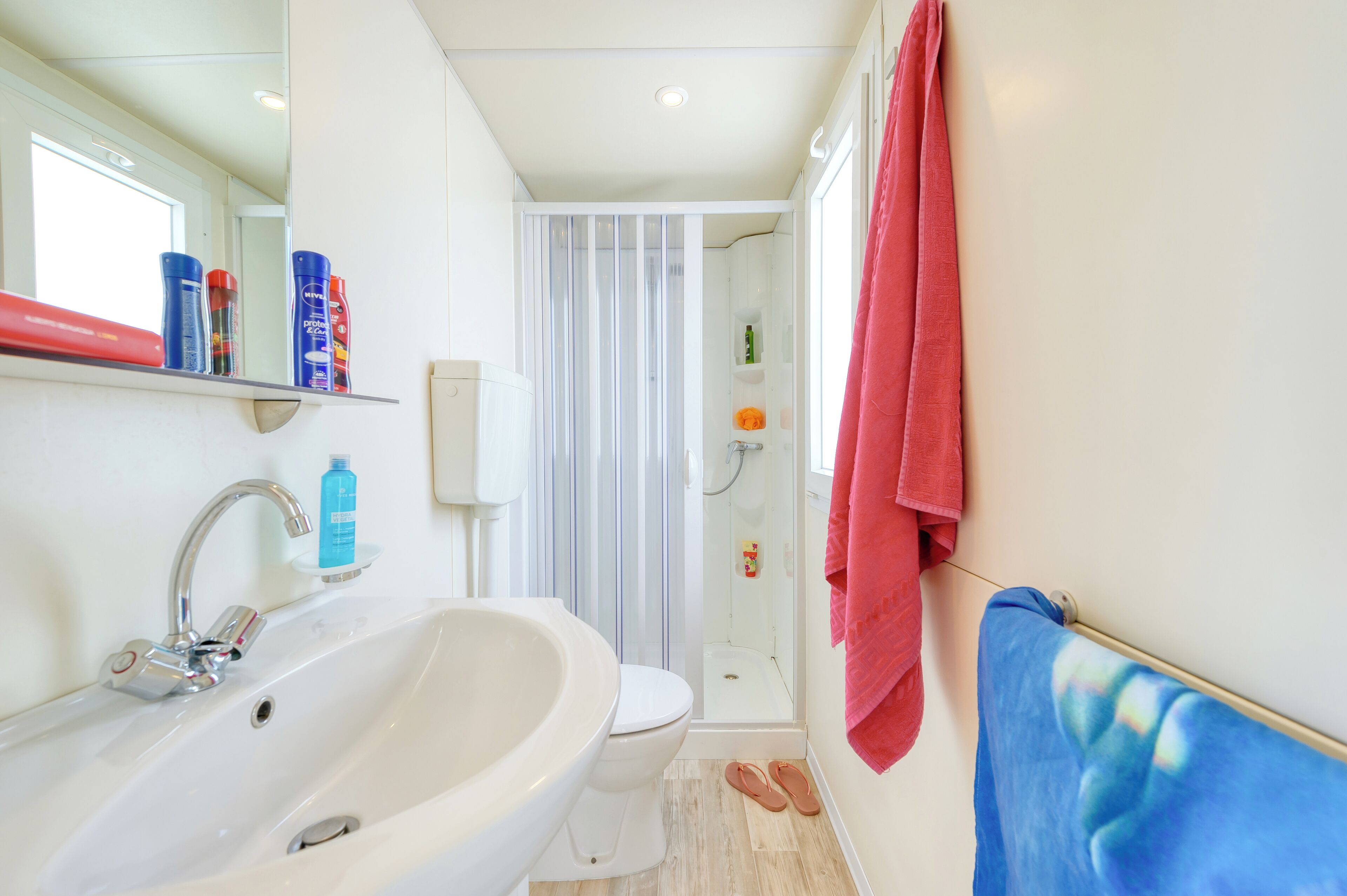 Casa mobile, 2 camere da letto | Bagno | Doccia, carta igienica