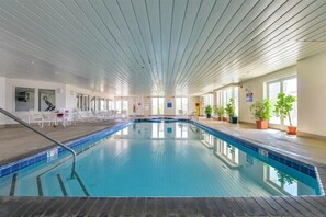 Indoor pool - Stunning 3-bedroom condo with wraparound balcony and pool (Ocean City)