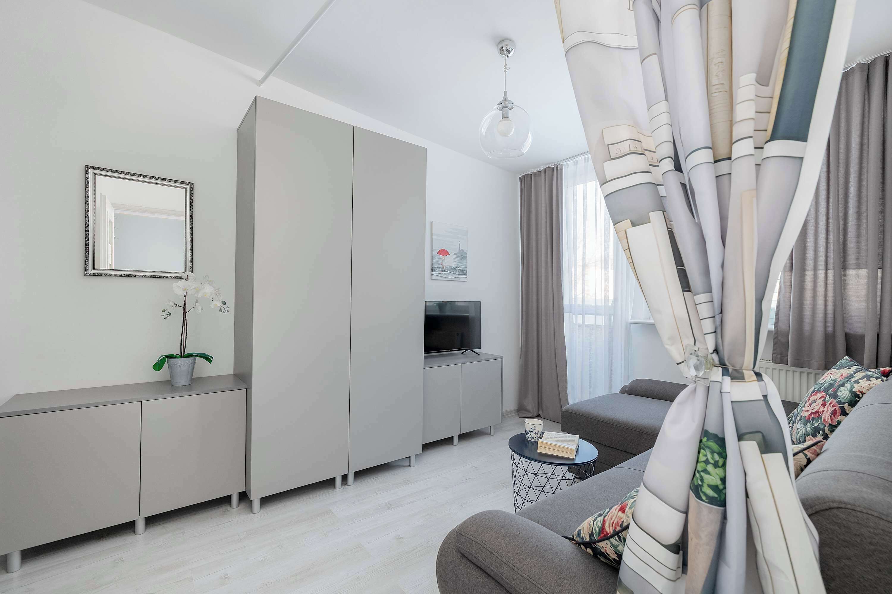 Televisión y oficina 