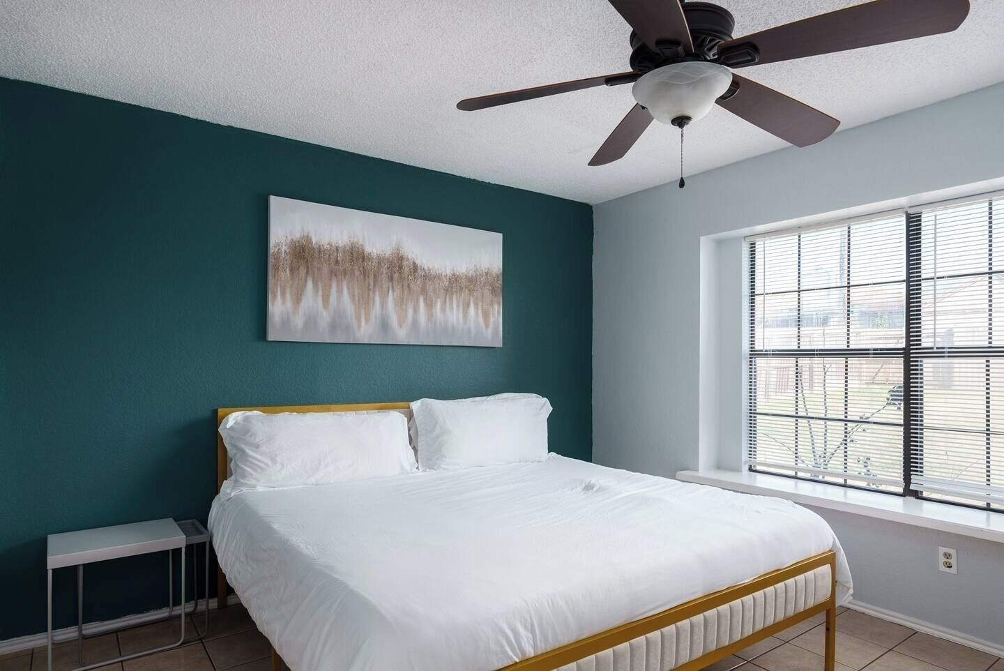 Schreibtisch, Bügeleisen/Bügelbrett, kostenloses WLAN, Bettwäsche