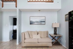 Smart TV, fireplace, books - Fenced Yard • Patio and Grill • Pet Friendly (Killeen)