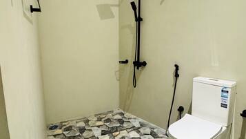 Deluxe Double Room, Garden View | Bathroom | Shower, free toiletries, towels, soap