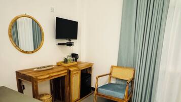 Deluxe Double Room, City View | Interior