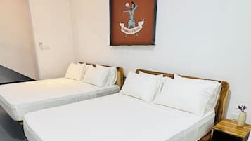 Family Quadruple Room | Desk, laptop workspace, free WiFi