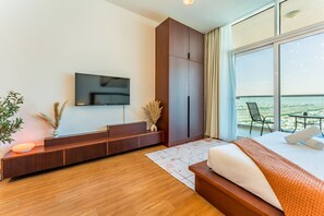 In-room safe, iron/ironing board, free WiFi, bed sheets - Skyline Studio Overlooking the Community, Only a Few Steps from the Park (Dubai)