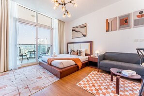In-room safe, iron/ironing board, free WiFi, bed sheets - Skyline Studio Overlooking the Community, Only a Few Steps from the Park (Dubai)