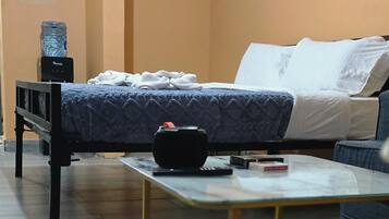 Studio Suite, Mountain View | Laptop workspace, blackout drapes, iron/ironing board, free WiFi