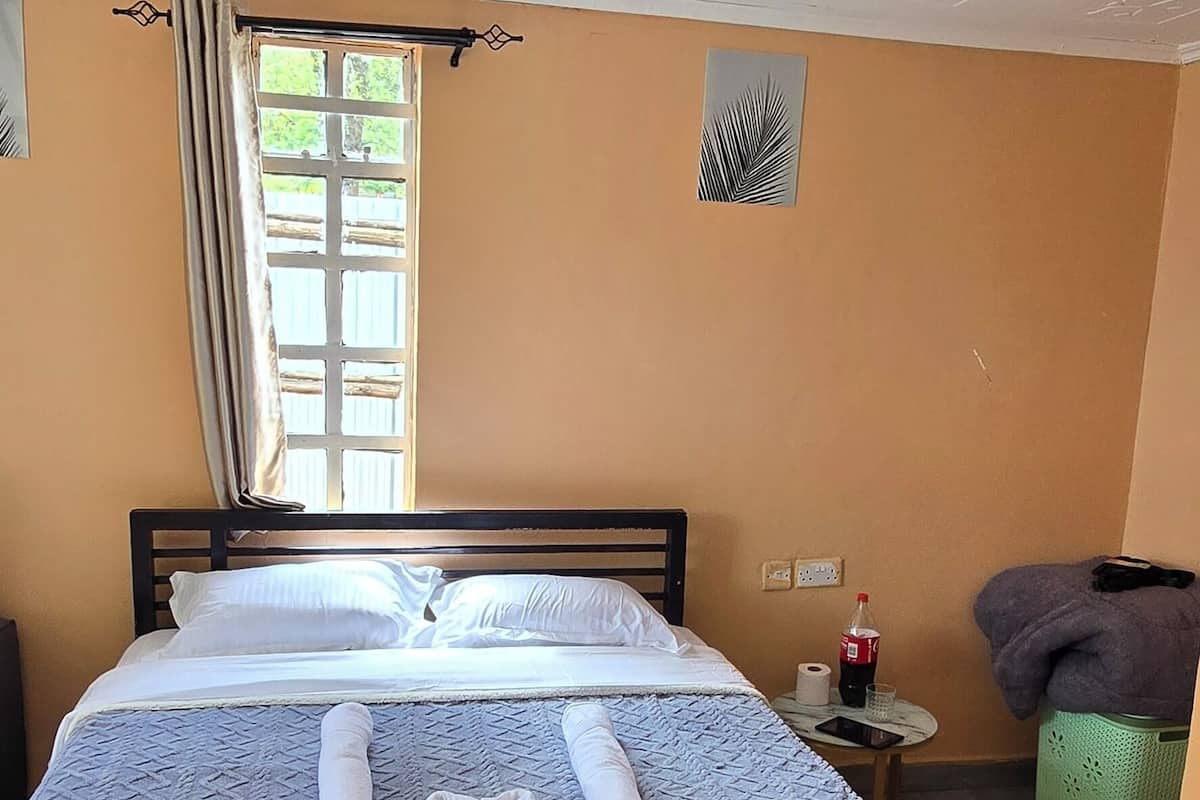 Studio Suite, Mountain View | Laptop workspace, blackout drapes, iron/ironing board, WiFi (free)