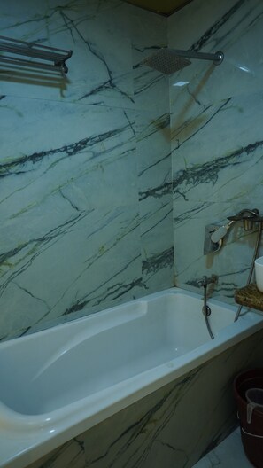 تجهيزات دش، مناشف، صابون، شامبو