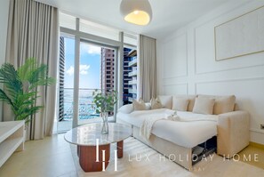 TV - LUX The Marina Gate Sea View Suite (Dubai)