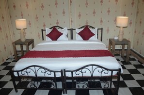 Deluxe Cottage, Mountain View - Pushkar Dhani Camps And Resort (Pushkar)