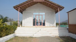 A small building with a tiled roof and a large window. - Pushkar Dhani Camps And Resort (Pushkar)