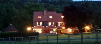 Great Buckland Farm-a blend of elegance & comfort with stunning natural settings
