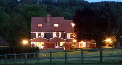 Great Buckland Farm-a blend of elegance & comfort with stunning natural settings