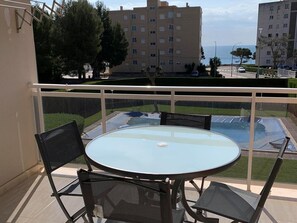 Outdoor dining - Apartment in Miami Playa - 2 Bedrooms, Parking (Miami Playa)
