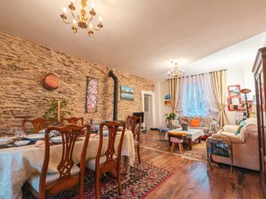 Dining - Charming cottage in Berry with garden and terrace (Crozon-sur-Vauvre)