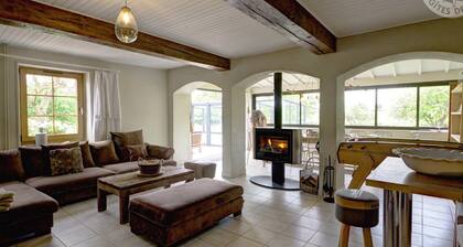 Gßtes spacieux avec piscine privative, sauna, animaux acceptés et parking, jusqu'à 18 personnes