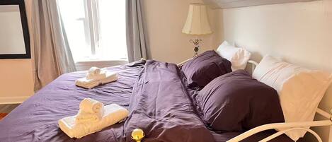 Iron/ironing board, WiFi, bed sheets