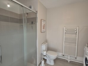 Bathroom - Comfortable Downtown Apartment Near Beach (Fort-Mahon-Plage)