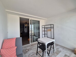 Dining - 4-Person Apt, Sea View in Fort-Mahon-Plage (Fort-Mahon-Plage)