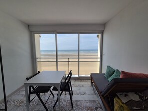 Interior - 4-Person Apt, Sea View in Fort-Mahon-Plage (Fort-Mahon-Plage)
