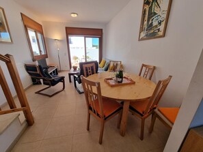 Dining - Charming house in L'Escala with communal pool (L'Escala)