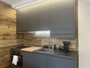 Fridge, microwave, stovetop, dishwasher - Charming ski apartment 5 pers, Montgenèvre, parking (Montgenèvre)