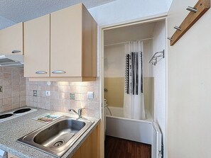 Private kitchen - Les Menuires: 6 persons apartment, ski-in/ski-out (Les Menuires)