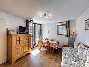 Living area - Les Menuires: 6 persons apartment, ski-in/ski-out (Les Menuires)