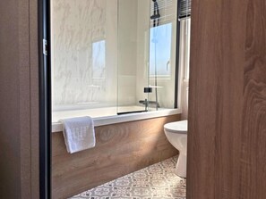 Bathroom - Linwater Caravan Park (Newbridge)