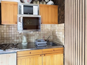 Microwave - Studio for 4, southeast balcony, slopes and shops (Les Orres)