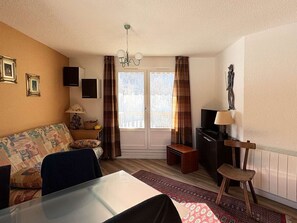 TV - Studio for 4, southeast balcony, slopes and shops (Les Orres)