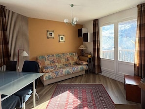 TV - Studio for 4, southeast balcony, slopes and shops (Les Orres)