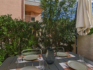 Outdoor dining - House 230m from beach with terrace and private parking (Marseillan-Plage)
