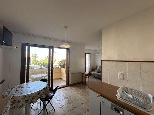 Interior - Studio near beach with terrace in L'Ile-Rousse (L'Île-Rousse)