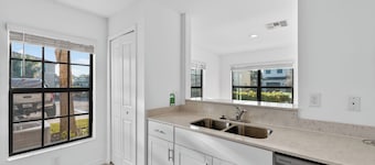 Sunny Escape | Fresh, Modern Townhome Near Beaches