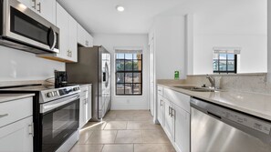 Coffee/tea maker, fridge, microwave, oven - Sunny Escape | Fresh, Modern Townhome Near Beaches (Port Charlotte)