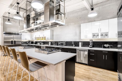 Trumbull ST Fully Furnished Private Loft Style Apartment A/C Wi-Fi Elevator