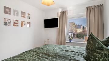 Silitysrauta/-lauta, Wi-Fi, vuodevaatteet