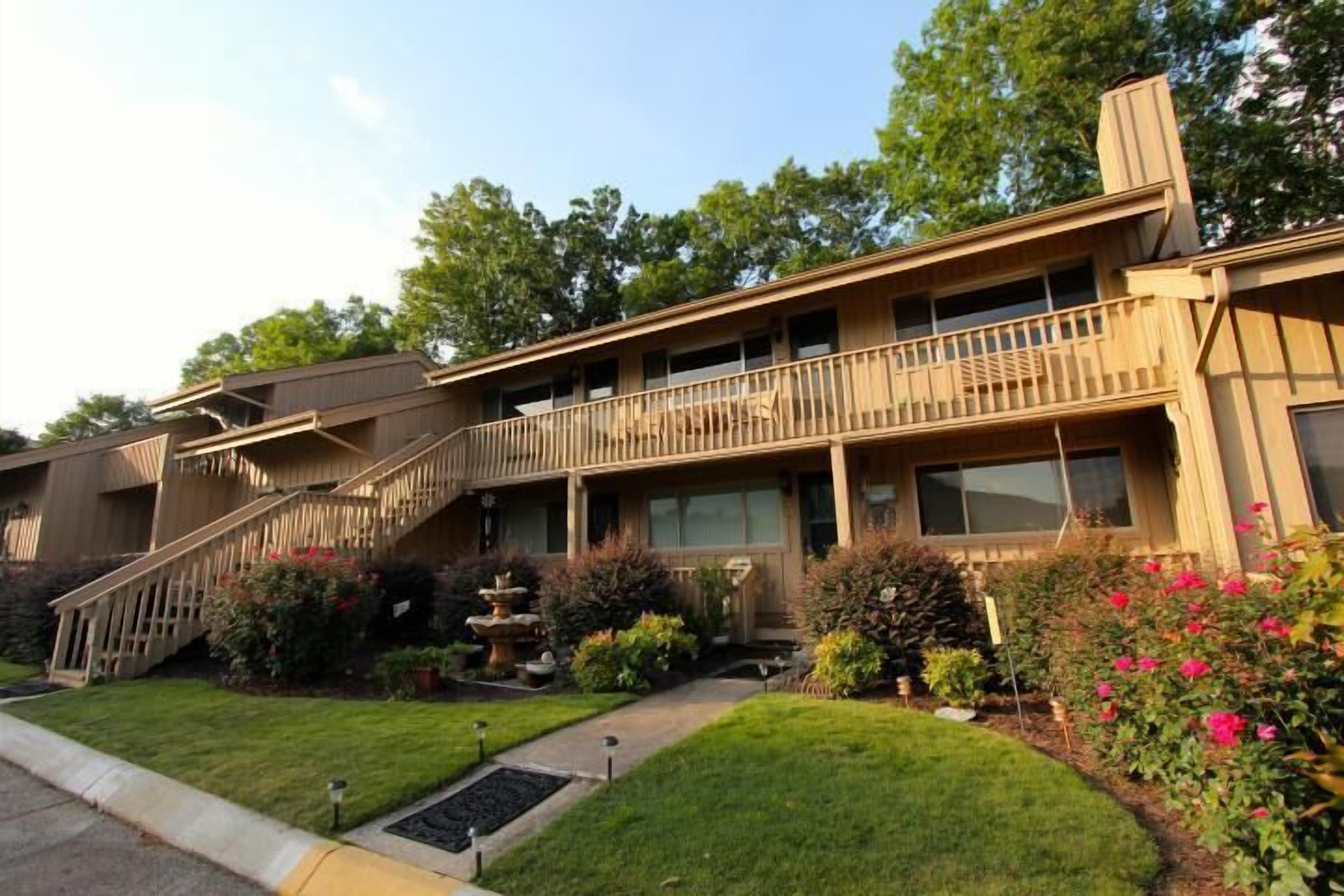 It takes around 17 steps to get to the front door of this unit.