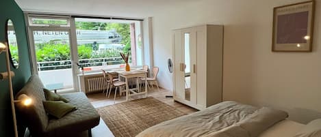 Bügeleisen/Bügelbrett, Internetzugang, Bettwäsche