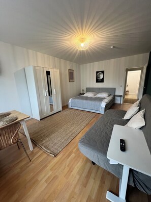 1 habitación, tabla de planchar con plancha, internet y ropa de cama 