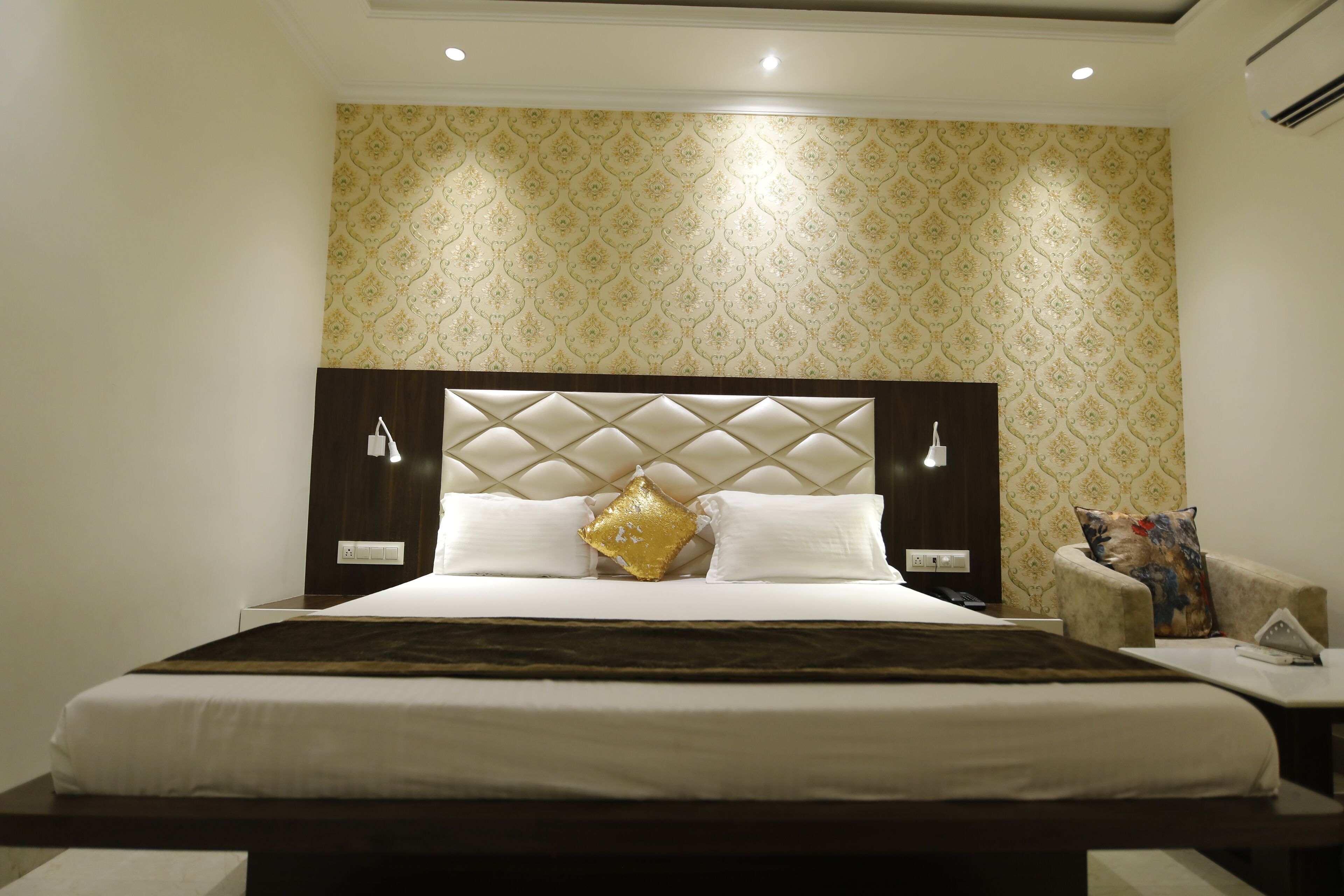 Quarto clássico | Escrivaninha, espaço de trabalho para notebook, Wi-Fi de cortesia