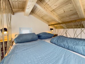 WiFi, bed sheets - Holiday Home 'Haus Feige' with Private Terrace, Wi-Fi and Air Conditioning (Kressbronn am Bodensee)