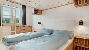 WiFi, bed sheets
