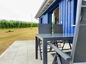 Outdoor dining - Holiday Home 'Haus Zwetschge' (Kressbronn am Bodensee)
