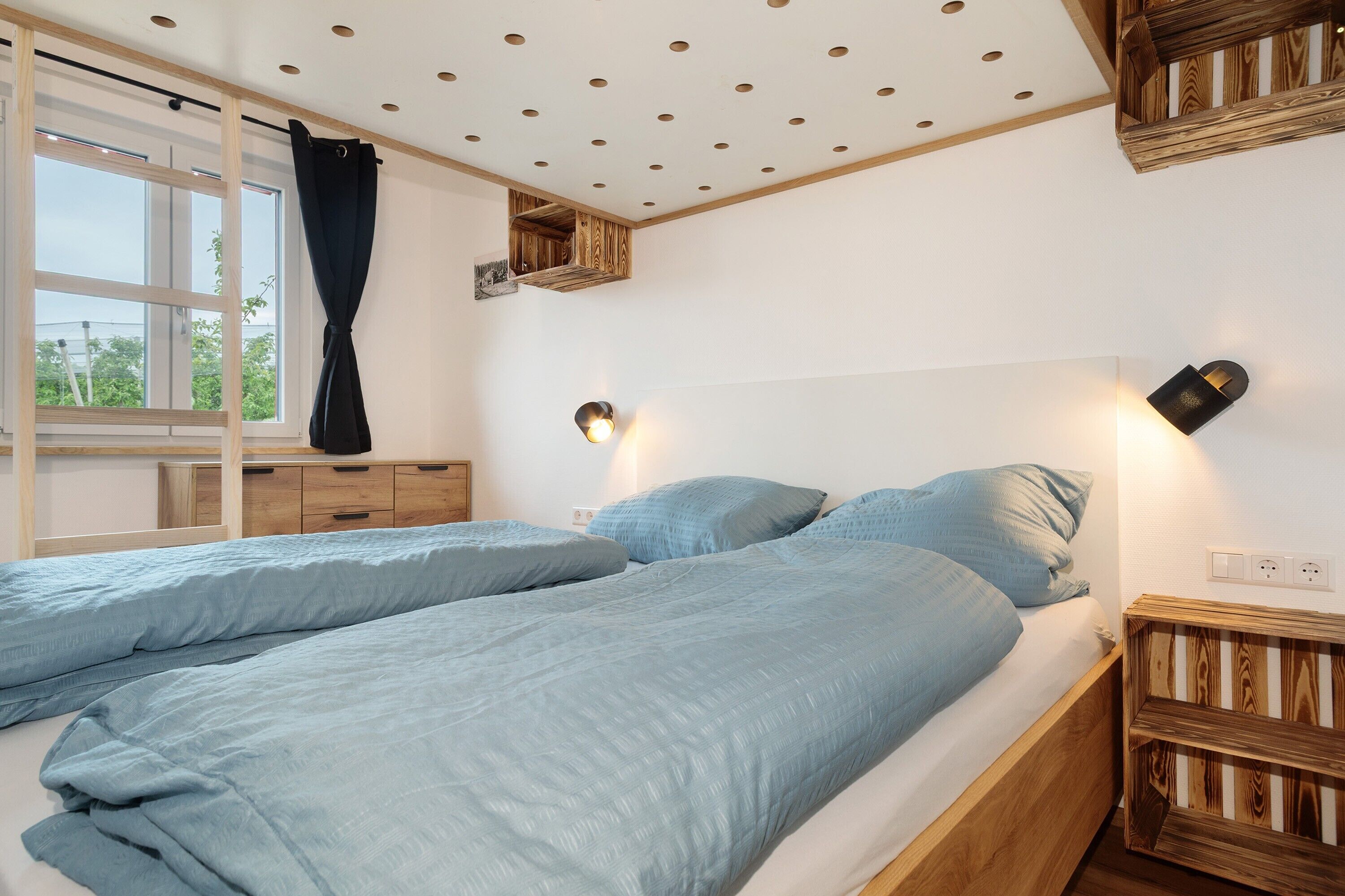 WiFi, bed sheets