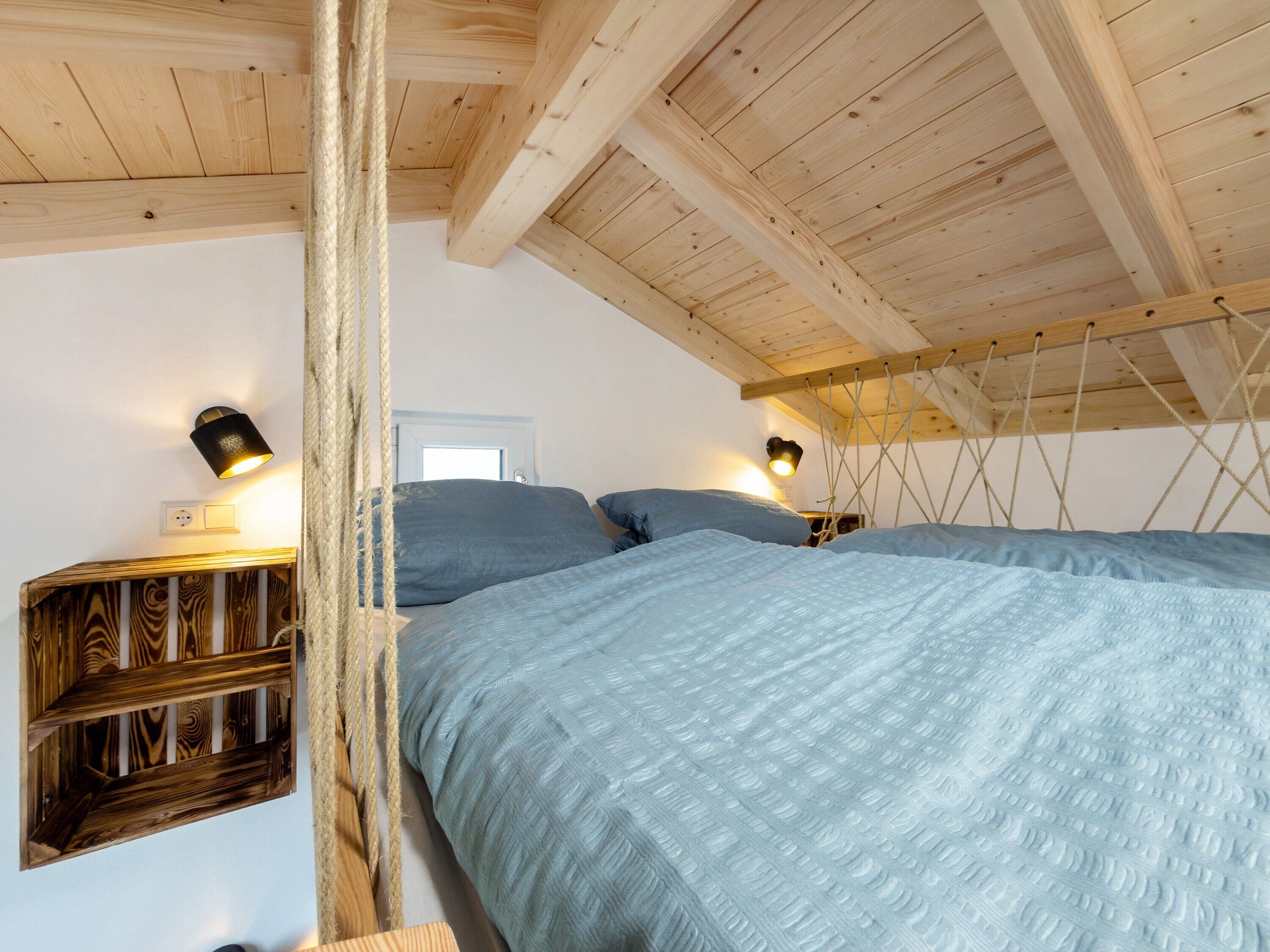 WiFi, bed sheets
