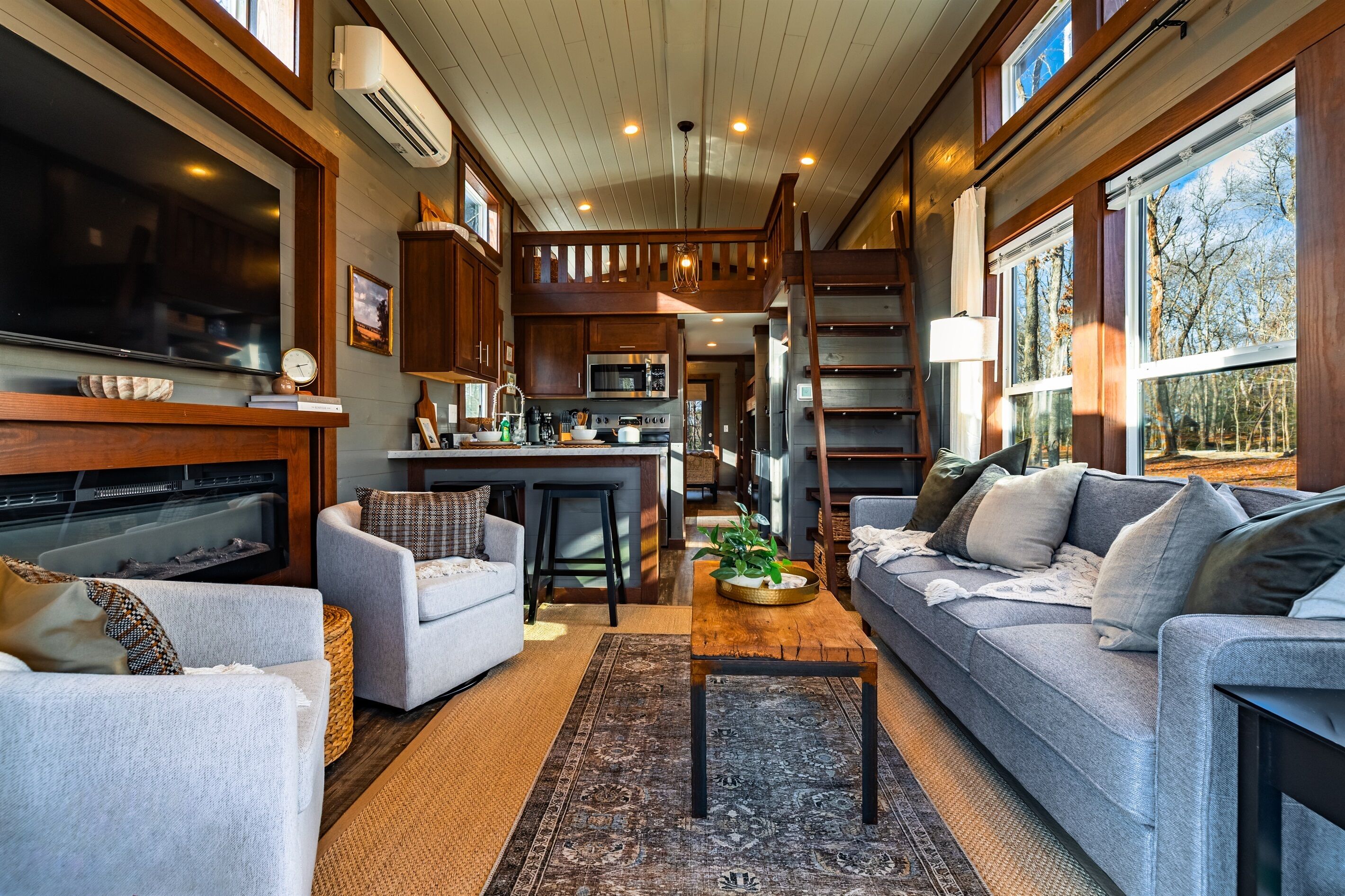 Smart TV, fireplace, stereo